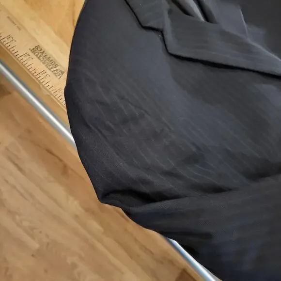 DKNY Black Pinstripe 100% Wool Suit jacket 32 Long 25 P2P